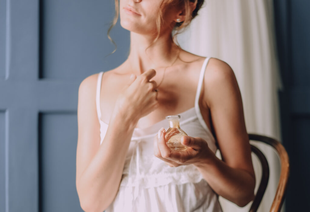 How to apply perfume